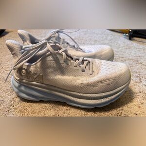 Hoka Clifton 9 size 8 1/2D gently used